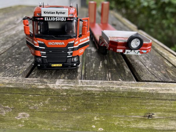 Scania nxg met Nooteboom semiedieplader