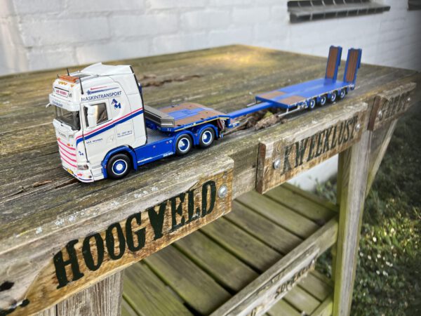 Scania nxg S highline met Nooteboom semiedieplader