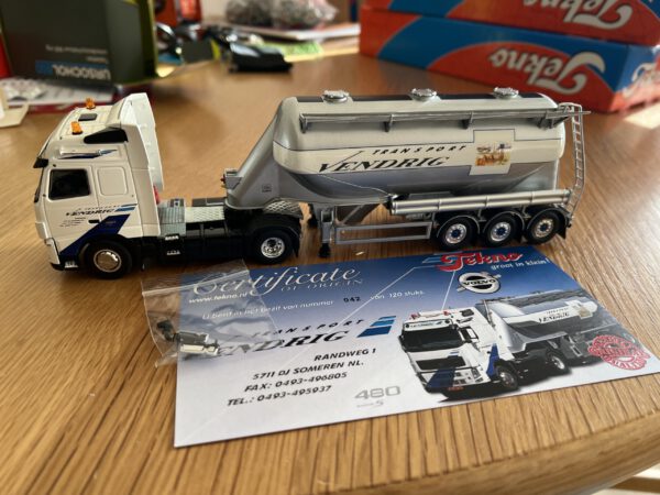 Volvo FH3 globetrotter met onderlosser bulktrailer