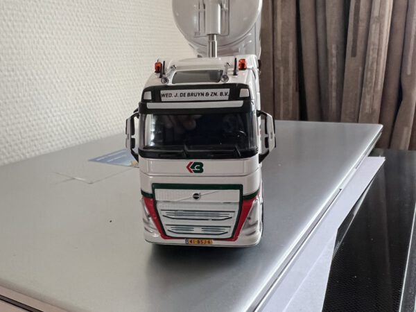 Volvo FH5 globetrotter met bulktrailer