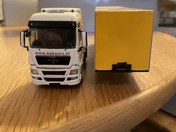 MAN TGX met boxtrailer