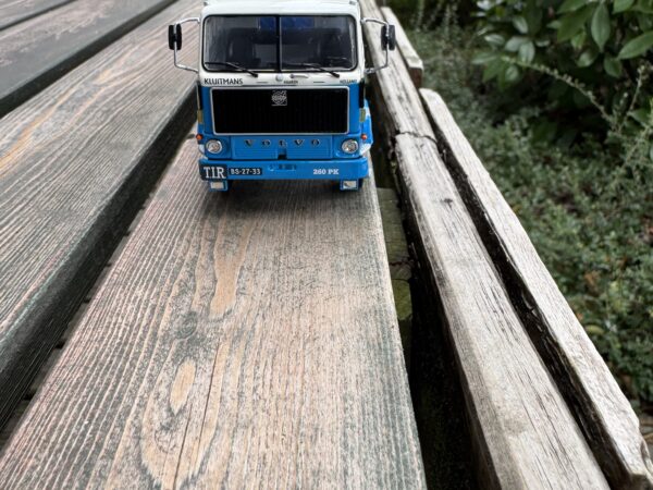 Volvo F89 huiftrailer Kluitmans Haaren met Certificaat