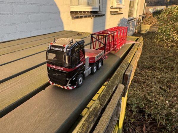 Volvo FH5 twinsteer Faymonville semie dieplader Mammoet