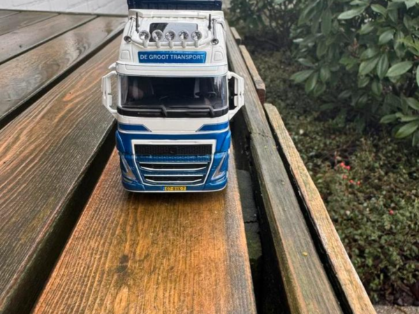 Volvo FH5 Globetrotter xl +Pacton multi containerchassis +40FT Container De Groot