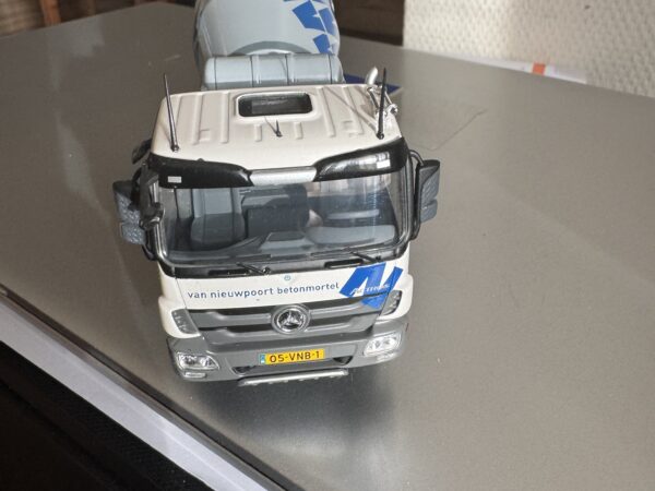 MB actros 8x4 betonmixer van Nieuwpoort beton  Nederland